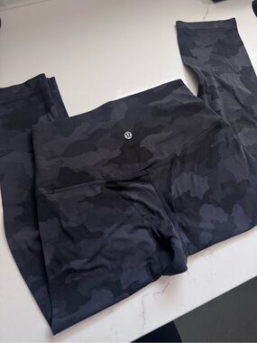 Lululemon camo cropped leggings